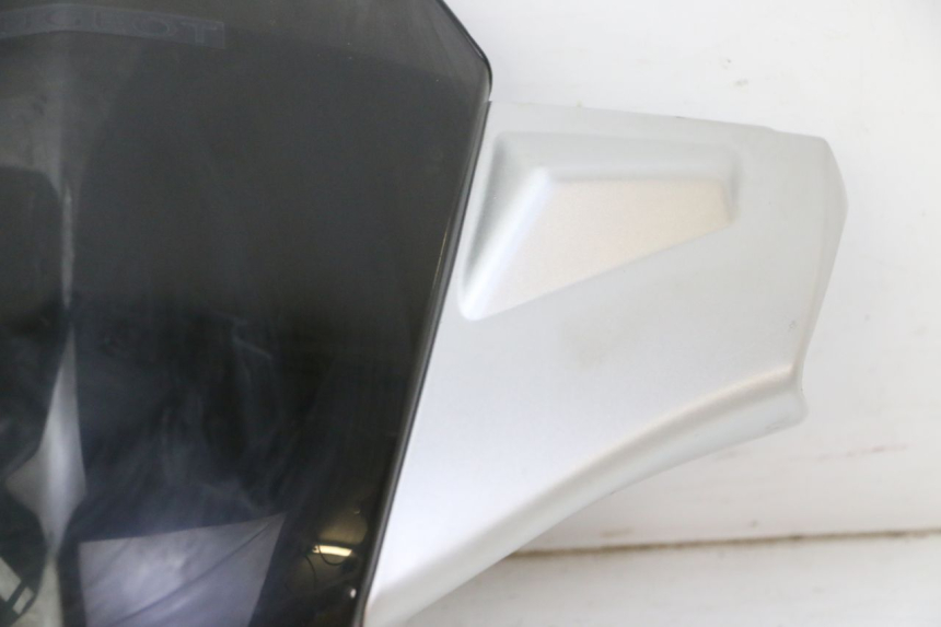 photo de HANDLEBAR COVER FRONT PEUGEOT KISBEE 2T 50 (2010 - 2017) - Component zoom