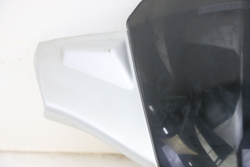 photo de HANDLEBAR COVER FRONT PEUGEOT KISBEE 2T 50 (2010 - 2017) - High-resolution close-up