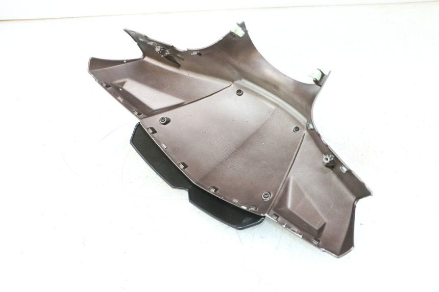 photo de HANDLEBAR COVER FRONT PEUGEOT KISBEE 2T 50 (2010 - 2017) - Fixing points details