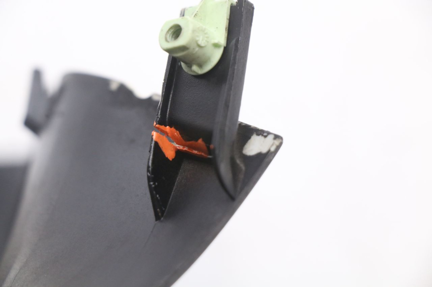 photo de HANDLEBAR COVER FRONT PEUGEOT KISBEE 4T 50 (2018 - 2022) - Fixing points details