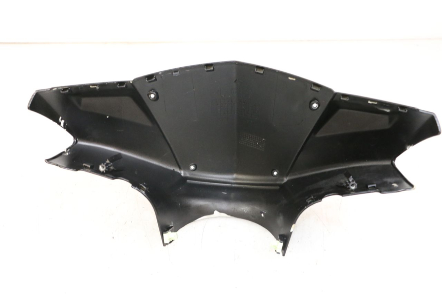 photo de HANDLEBAR COVER FRONT PEUGEOT KISBEE 4T 50 (2018 - 2022) - Zoom on usage condition
