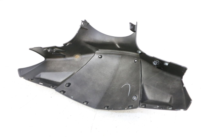 photo de HANDLEBAR COVER FRONT PEUGEOT KISBEE 4T 50 (2018 - 2022) - Fixing points details