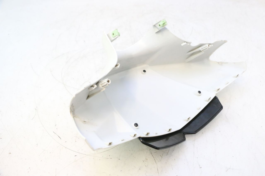 photo de HANDLEBAR COVER FRONT PEUGEOT KISBEE 4T 50 (2018 - 2022) - Technical close-up