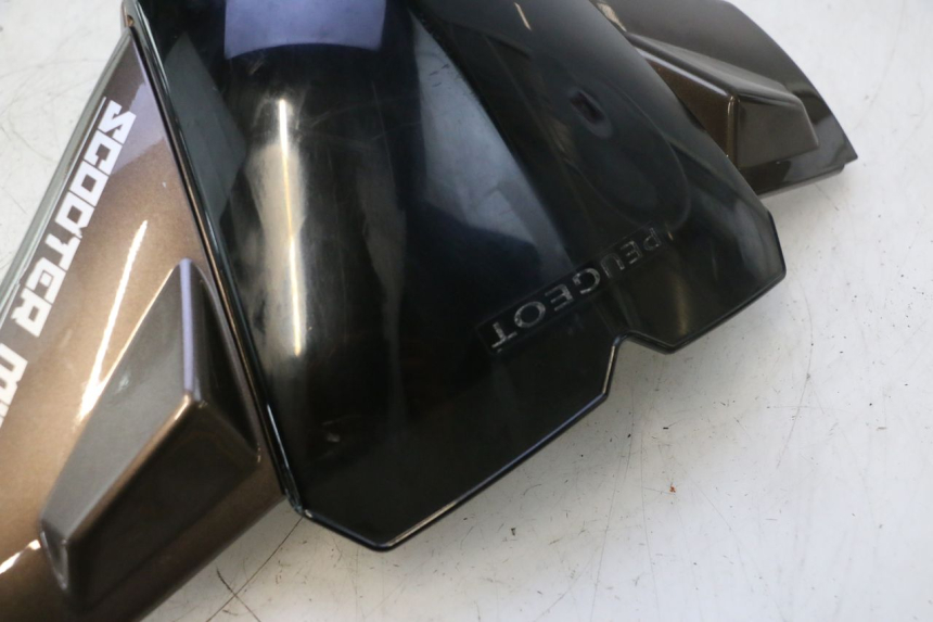 photo de HANDLEBAR COVER FRONT PEUGEOT KISBEE 4T 50 (2010 - 2017) - High-resolution close-up