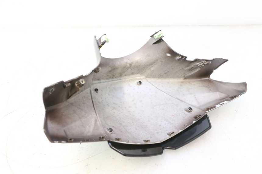 photo de HANDLEBAR COVER FRONT PEUGEOT KISBEE 4T 50 (2010 - 2017) - Alternative perspective