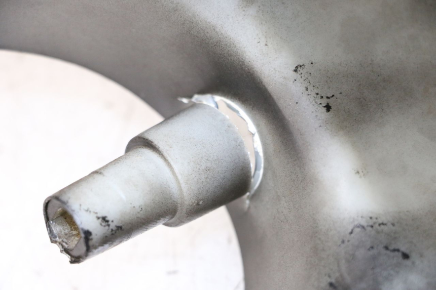 photo de HANDLE BAR FRONT PANEL LONGJIA SHARPY 125 (2020 - 2024) - Technical close-up