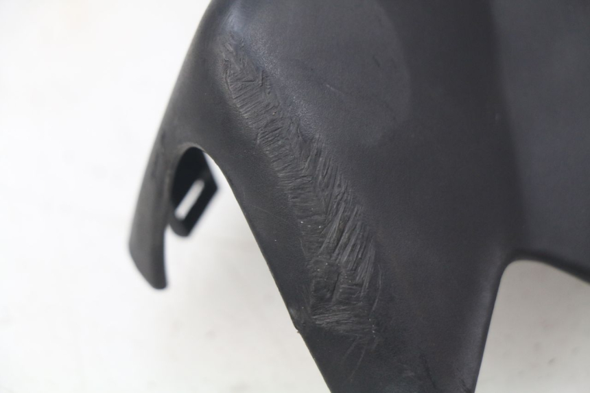 photo de HANDLEBAR COVER FRONT PEUGEOT LUDIX 50 (2008 - 2017) - Zoom on usage condition