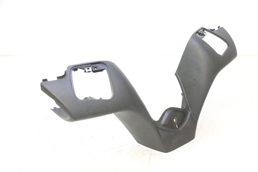 photo de HANDLEBAR COVER FRONT PIAGGIO MP3 LT 300 (2010 - 2016) - Technical close-up