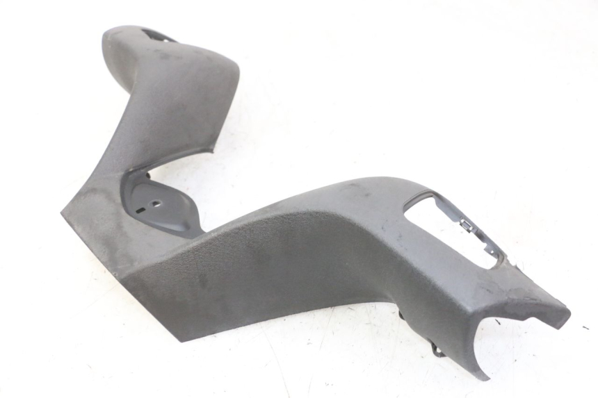 photo de HANDLEBAR COVER FRONT PIAGGIO MP3 125 (2006 - 2014) - Zoom on usage condition