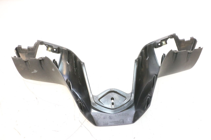 photo de HANDLEBAR COVER FRONT PIAGGIO MP3 125 (2006 - 2014) - Technical close-up