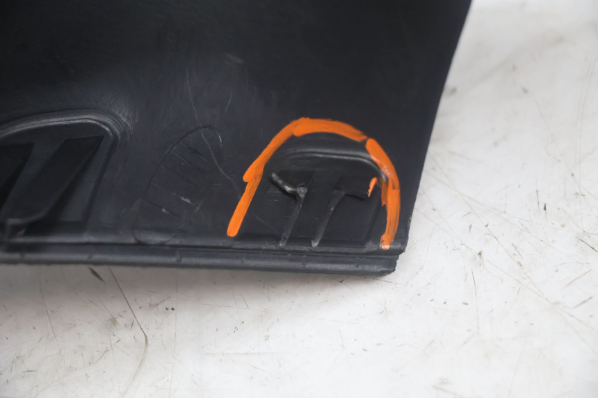 photo de HANDLEBAR COVER FRONT PIAGGIO MP3 500 (2011 - 2015) - Technical close-up