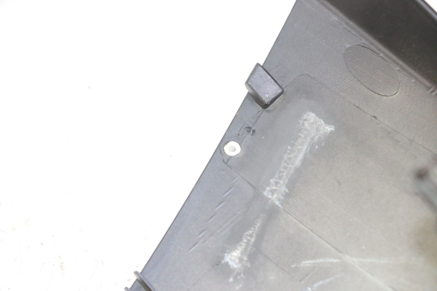 photo de HANDLE BAR FRONT PANEL PEUGEOT VIVACITY 125 (2010 - 2017) - Zoom on usage condition