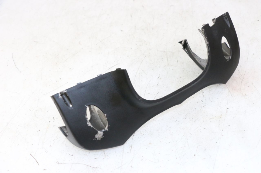 photo de HANDLE BAR FRONT PANEL PIAGGIO BEVERLY 125 (1998 - 2005) - Alternative perspective