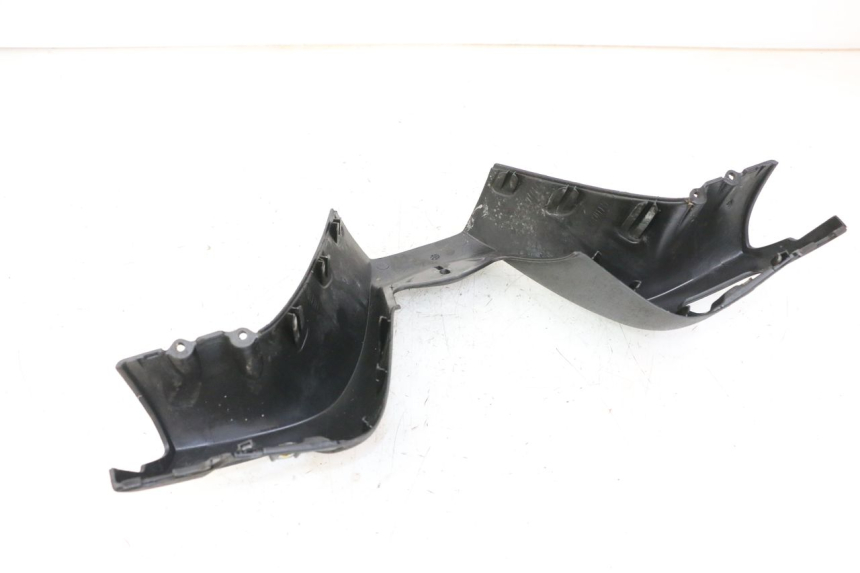 photo de HANDLEBAR COVER FRONT PIAGGIO MP3 125 (2006 - 2014) - Zoom on usage condition