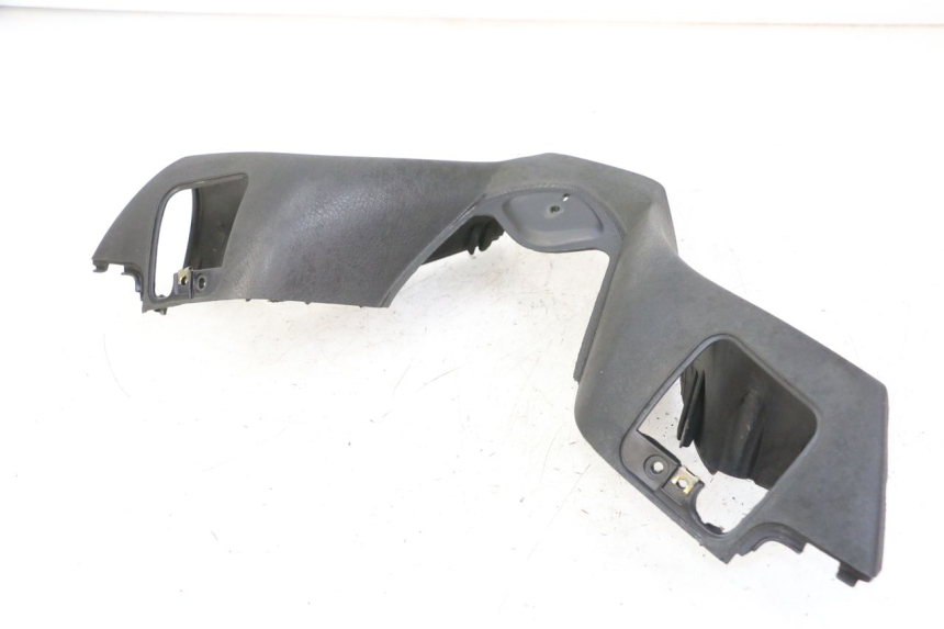 photo de HANDLEBAR COVER FRONT PIAGGIO MP3 125 (2006 - 2014) - Fixing points details