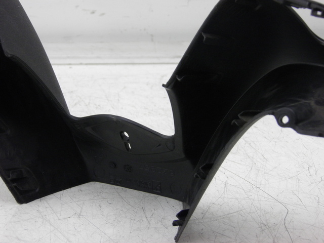 photo de HANDLE BAR FRONT PANEL PIAGGIO MP3 RL 125 (2008 - 2009) - Fixing points details