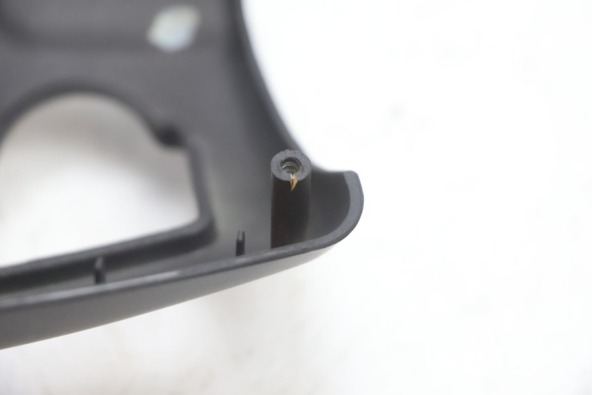 photo de HANDLEBAR COVER FRONT KEEWAY RY6 2T 50 (2011 - 2019) - Fixing points details