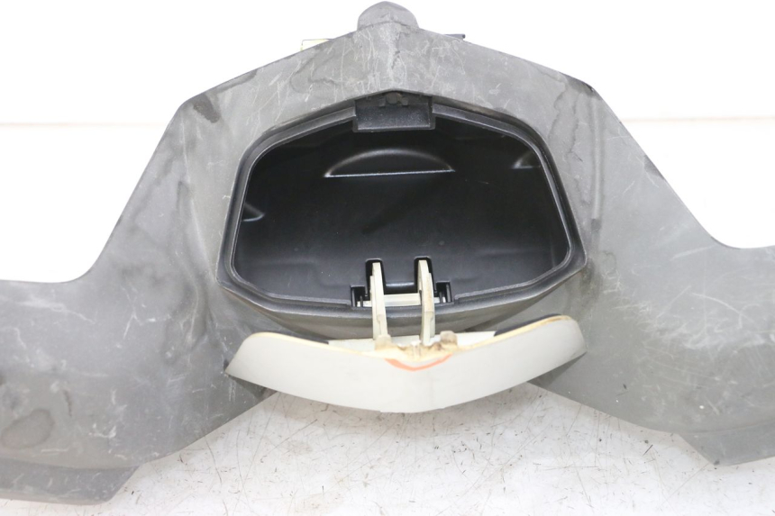 photo de HANDLE BAR FRONT PANEL PEUGEOT SATELIS 125 (2013 - 2018) - Technical close-up