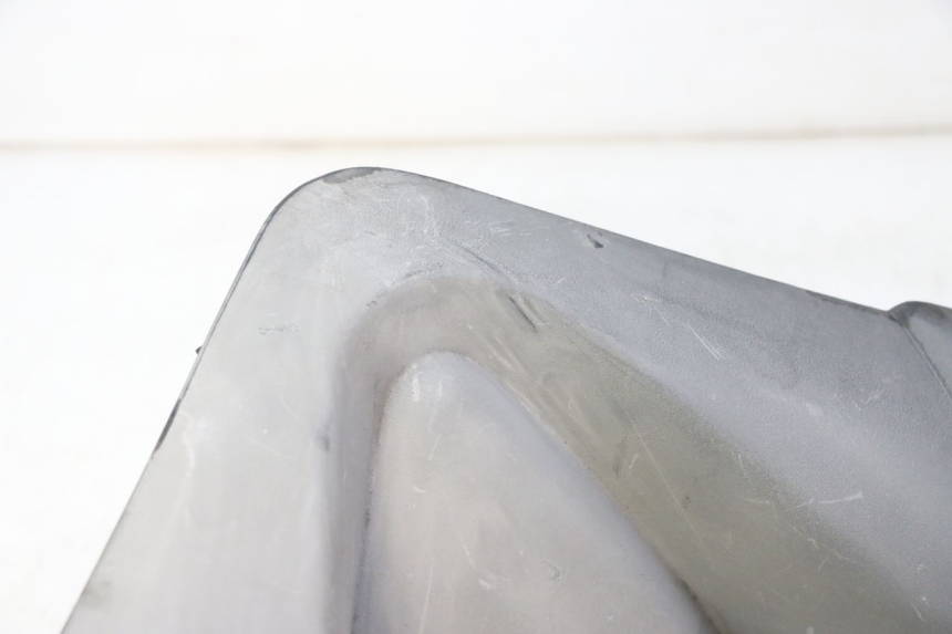 photo de HANDLE BAR FRONT PANEL PEUGEOT SATELIS 125 (2010 - 2012) - Zoom on usage condition