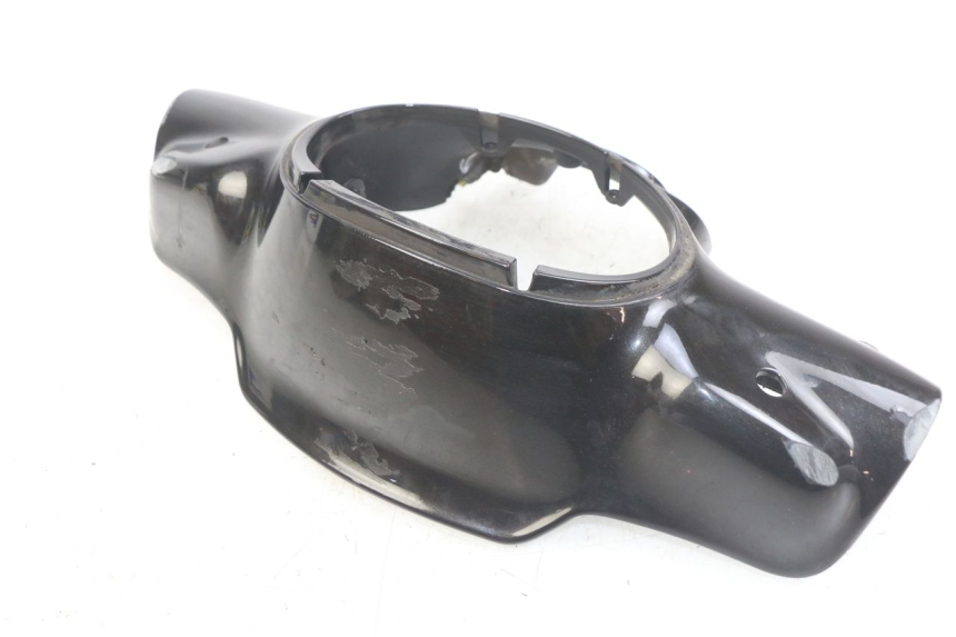 photo de HANDLEBAR COVER FRONT APRILIA SCARABEO 100 (2003 - 2012) - Technical close-up