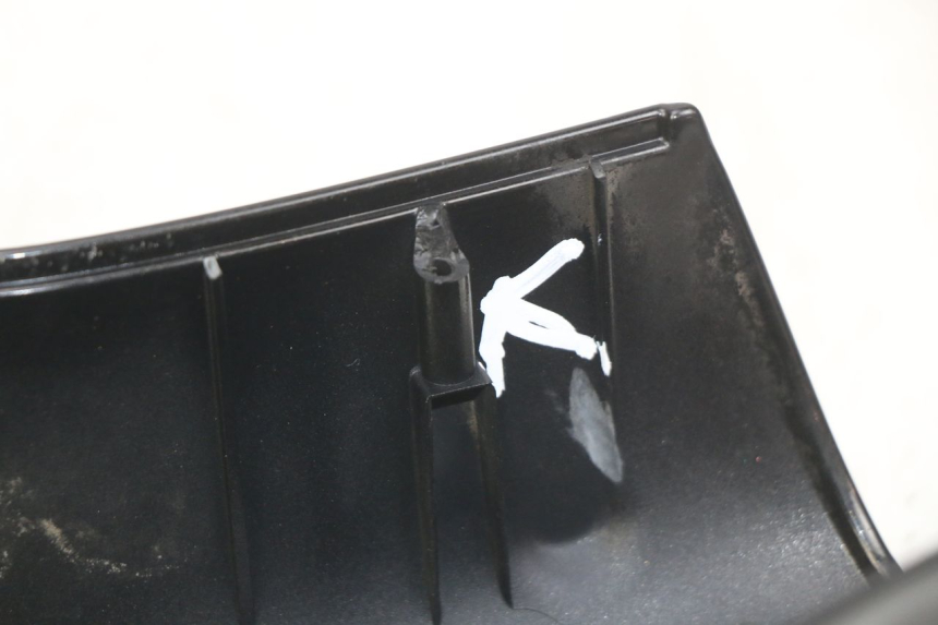 photo de HANDLEBAR COVER FRONT APRILIA SCARABEO 100 (2003 - 2012) - Fixing points details