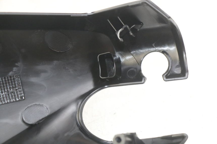 photo de HANDLEBAR COVER FRONT MBK SKYCRUISER 125 (2010 - 2013) - Zoom on usage condition