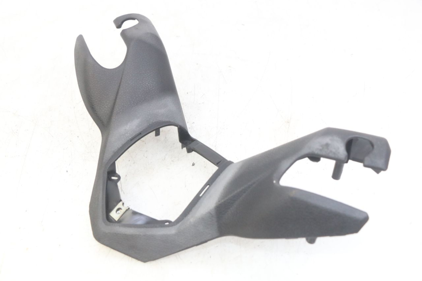 photo de HANDLEBAR COVER FRONT MBK SKYCRUISER 125 (2010 - 2013) - Fixing points details