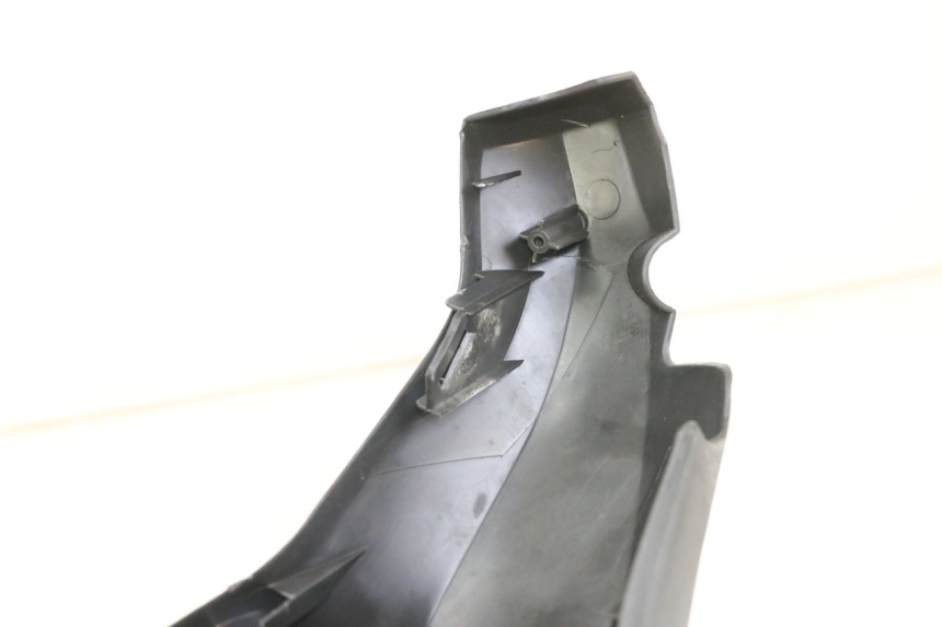 photo de HANDLEBAR COVER FRONT SUZUKI UH BURGMAN 125 (2002 - 2006) - Zoom on usage condition