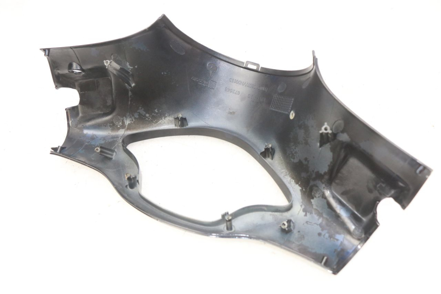 photo de HANDLEBAR COVER FRONT PIAGGIO VESPA PRIMAVERA 2T 50 (2013 - 2018) - Technical close-up