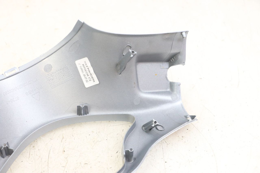 photo de HANDLEBAR COVER FRONT PIAGGIO VESPA PRIMAVERA 4T 50 (2021 - 2024) - Checked used part