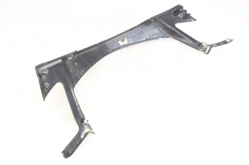 photo de HANDLEBAR COVER FRONT YAMAHA X-MAX XMAX 250 (2006 - 2009) - Technical close-up