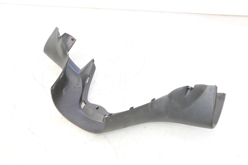 photo de HANDLE BAR FRONT PANEL PIAGGIO X8 STREET 125 (2006 - 2007) - Fixing points details
