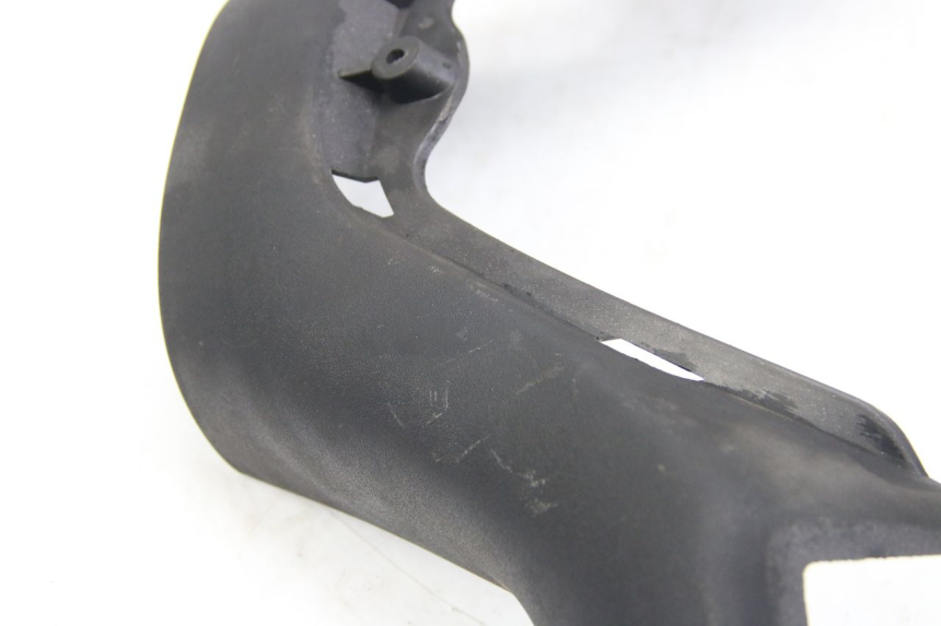 photo de HANDLEBAR COVER FRONT PIAGGIO X8 125 (2004 - 2007) - Fixing points details