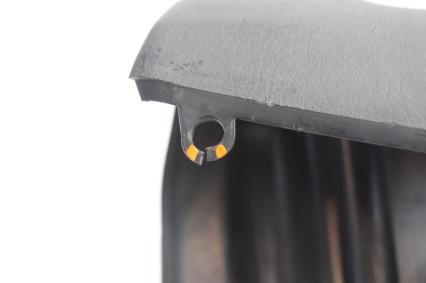 photo de HANDLEBAR SWITCH COVER PIAGGIO FLY 2T 50 (2004 - 2017) - Fixing points details