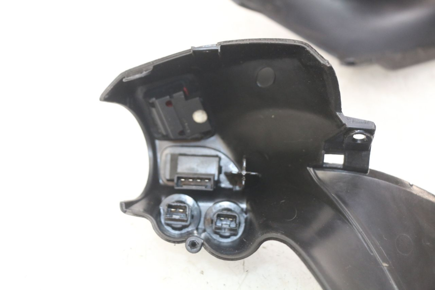 photo de HANDLEBAR SWITCH COVER PIAGGIO XEVO - X EVO 125 (2007 - 2017) - Distinctive features