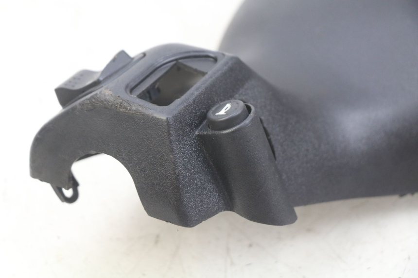 photo de HANDLEBAR SWITCH COVER PIAGGIO ZIP 4T 50 (2018 - 2020) - Fixing points details
