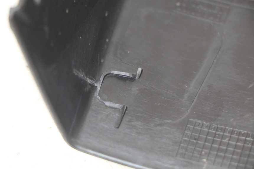 photo de HANDLEBAR COVER PEUGEOT KISBEE 2T 50 (2010 - 2017) - Alternative angle