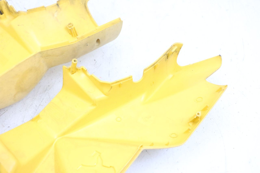 photo de HANDLEBAR COVER PEUGEOT LUDIX 50 (2008 - 2017) - High-resolution close-up