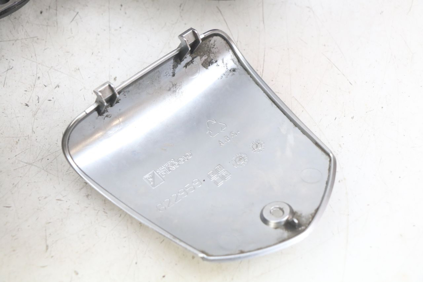 photo de HANDLEBAR COVER PIAGGIO MP3 LT 400 (2007 - 2012) - Product overview