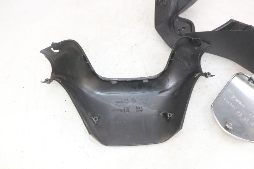 photo de HANDLEBAR COVER PIAGGIO MP3 LT 400 (2007 - 2012) - Checked used part
