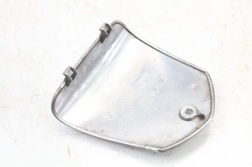 photo de HANDLEBAR COVER PIAGGIO MP3 LT 400 (2007 - 2012) - Fixing points details