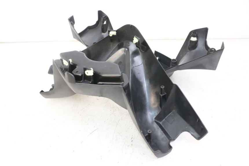 photo de HANDLE BAR PANEL PEUGEOT SATELIS 125 (2010 - 2012) - Fixing points details