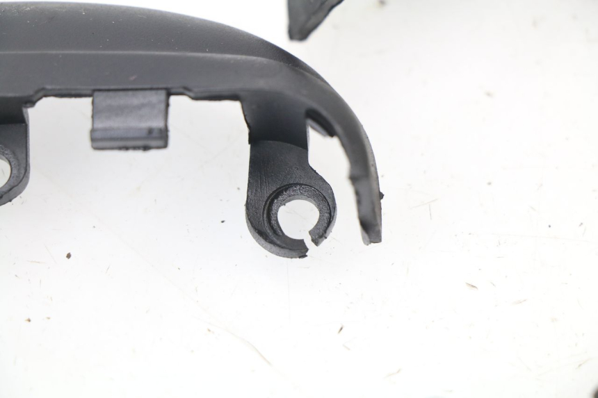 photo de HANDLE BAR PANEL APRILIA SCARABEO GT 125 (1999 - 2007) - Fixing points details
