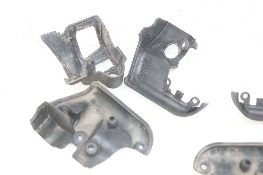 photo de HANDLEBAR COVER APRILIA SCARABEO LIGHT 125 (2007 - 2011) - Zoom on usage condition