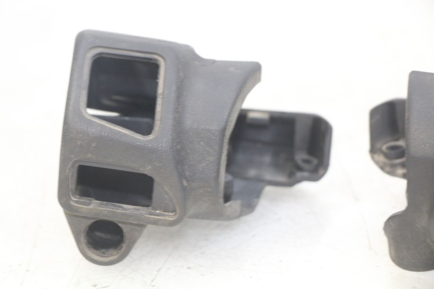 photo de HANDLEBAR COVER APRILIA SCARABEO LIGHT 125 (2007 - 2011) - Surface and material condition