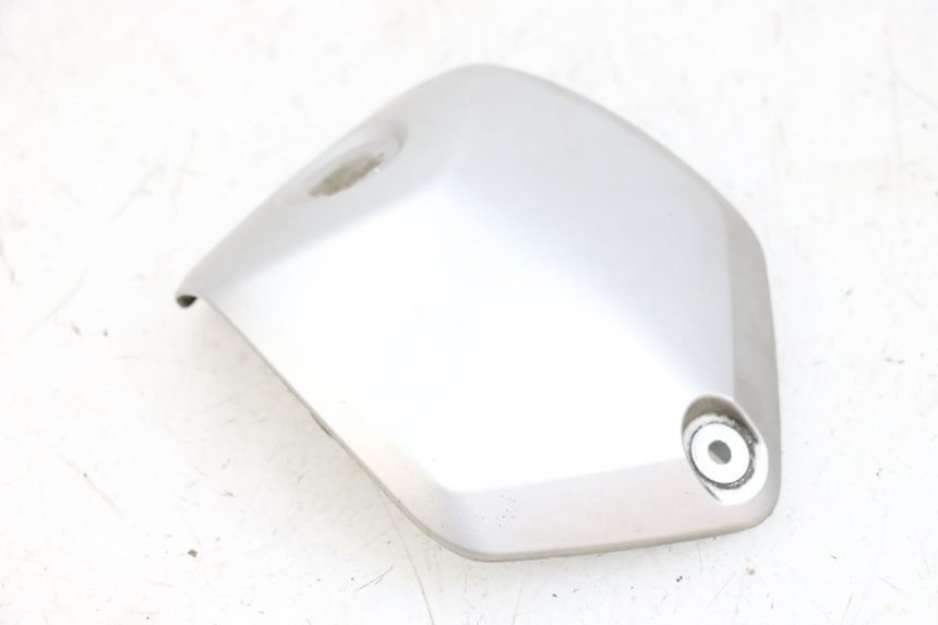 photo de HANDLEBAR COVER YAMAHA X-MAX XMAX 125 (2010 - 2013) - Fixing points details