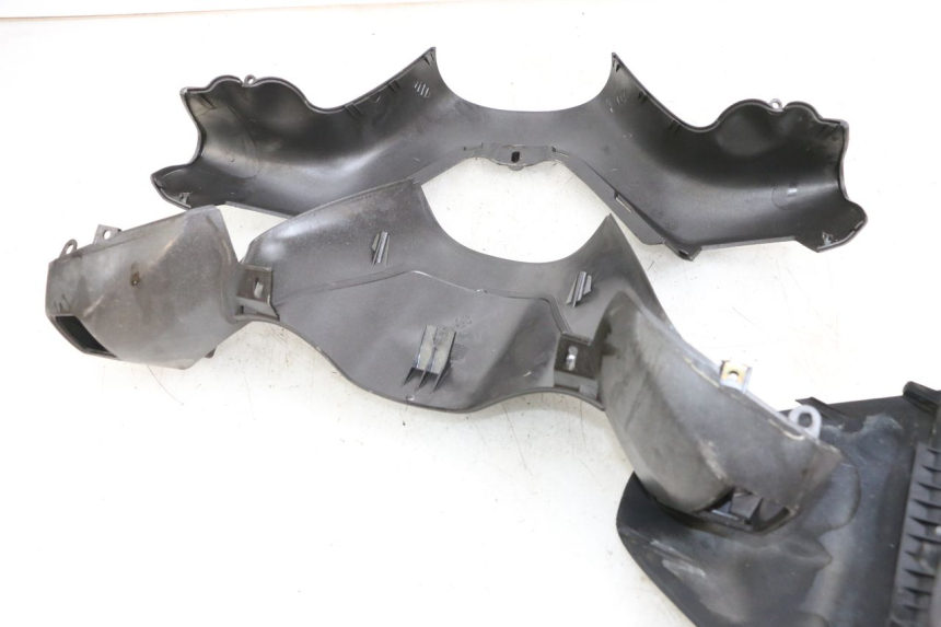 photo de HANDLE BAR PANEL PIAGGIO X9 125 (2000 - 2003) - Fixing points details