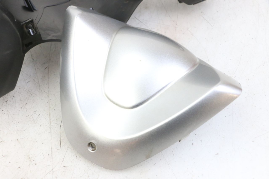 photo de HANDLEBAR COVER PIAGGIO XEVO - X EVO 125 (2007 - 2017) - Technical close-up