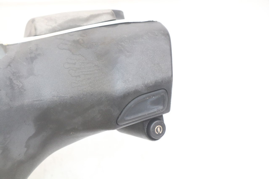 photo de HANDLEBAR COVER PIAGGIO ZIP 2T 50 (2009 - 2019) - Technical close-up