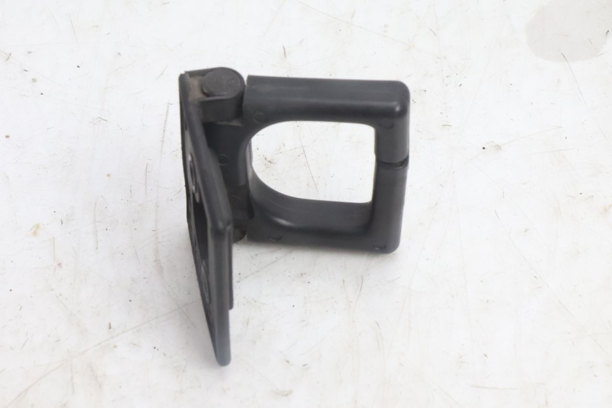 photo de LUGGAGE HOOK PEUGEOT CITYSTAR 125 (2011 - 2017) - Zoom on usage condition